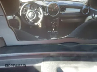 2015 MINI Roadster S z VIN WMWSY3C56FT595466, wystawiony jako Copart lot #69655944 z przebiegiem 53 971 mil mil oraz Szkody całkowita. Historia ofert i sprzedaży dostępna na DreamBid. Obrazek 8.