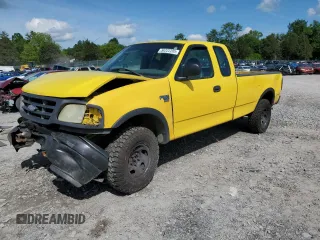 2003 Ford F-150 XL z VIN 2FTRX18W53CA92348, wystawiony jako Copart lot #56222285 z przebiegiem 266 068 mil mil oraz Szkoda całkowita • Salvage title. Historia ofert i sprzedaży dostępna na DreamBid. Obrazek 1.