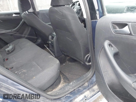 2014 Volkswagen Jetta S z VIN 3VW2K7AJXEM335027, wystawiony jako IAAI lot #41238282 z przebiegiem 157 568 mil mil oraz . Historia ofert i sprzedaży dostępna na DreamBid. Obrazek 8.