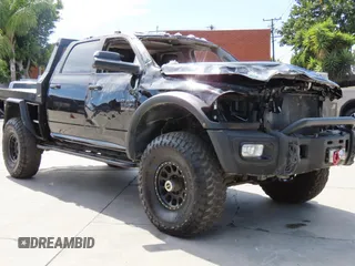 2018 Ram 2500 Laramie z VIN 3C6UR5FL1JG156901, wystawiony jako Copart lot #60336355 z przebiegiem 42 318 mil mil oraz Nie do naprawy • Non repairable. Historia ofert i sprzedaży dostępna na DreamBid. Obrazek 1.