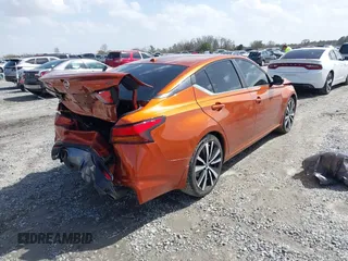 2019 Nissan Altima SR with VIN 1N4BL4CV8KC201828, listed as a IAAI auction lot 41728892 with 124,879 mi miles and . Bid and sale history available at carsss.com. Image 4.