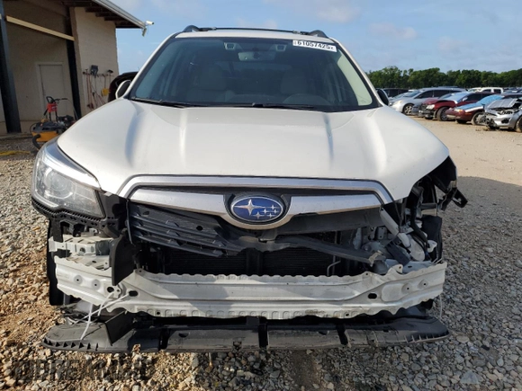 2019 Subaru Forester Premium with VIN JF2SKAECXKH464561, listed as a Copart auction lot 61057425 with 121,967 mi miles and Salvage title. Bid and sale history available at DreamBid. Image 5.