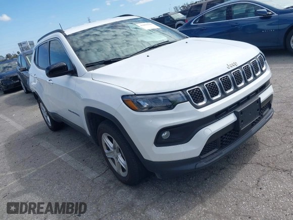2023 Jeep Compass Latitude z VIN 3C4NJDBN1PT538478, wystawiony jako IAAI lot #41804312 z przebiegiem 14 228 mil mil oraz . Historia ofert i sprzedaży dostępna na DreamBid. Obrazek 1.