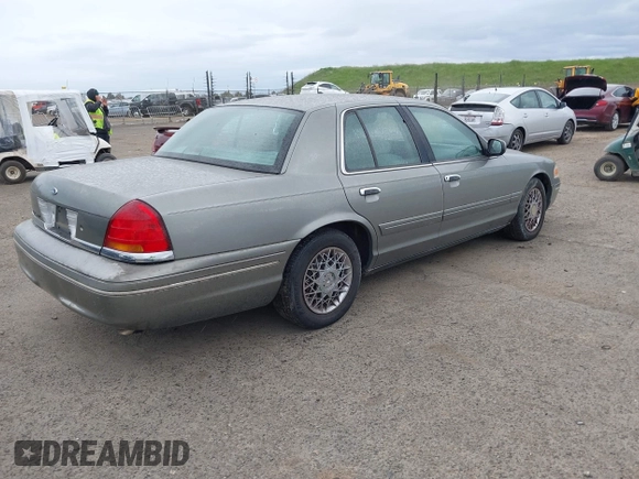 1999 Ford Crown Victoria LX z VIN 2FAFP74W4XX192490, wystawiony jako IAAI lot #41791909 z przebiegiem 115 469 mil mil oraz . Historia ofert i sprzedaży dostępna na DreamBid. Obrazek 4.