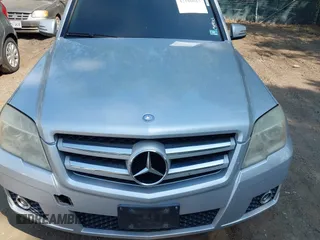 2010 Mercedes-Benz GLK GLK 350 with VIN WDCGG8HB4AF399020, listed as a IAAI auction lot 42180015 with 313,310 mi miles. Bid and sale history available at carsss.com. Image 6.