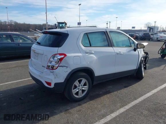 2019 Chevrolet Trax LS with VIN 3GNCJNSB5KL242561, listed as a IAAI auction lot 41662487 with 38,209 mi miles. Bid and sale history available at carsss.com. Image 17.