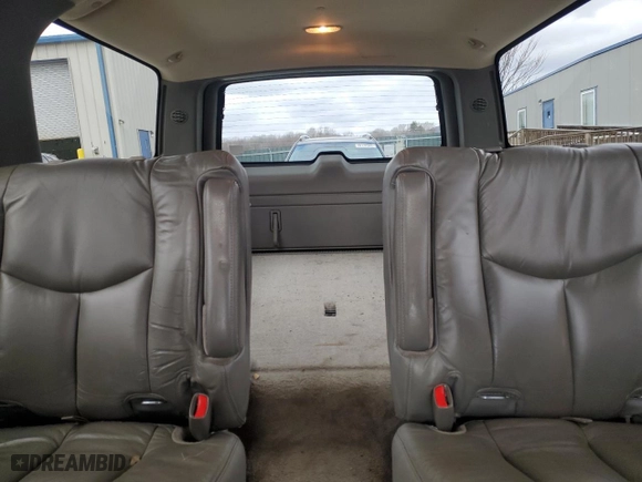 2003 Chevrolet Suburban LT with VIN 3GNFK16Z53G255685, listed as a Copart auction lot 89187135 with 215,611 mi miles and Salvage Title. Bid and sale history available at carsss.com. Image 10.