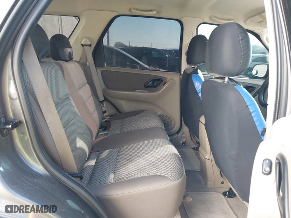2004 Ford Escape XLT with VIN 1FMYU93174KB10825, listed as a IAAI auction lot 41703192 with 240,355 mi miles. Bid and sale history available at carsss.com. Image 8.
