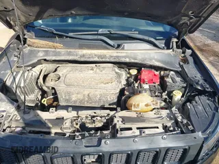 2019 Jeep Compass Altitude z VIN 3C4NJCBB1KT612989, wystawiony jako IAAI lot #41330536 z przebiegiem 145 404 mil mil oraz . Historia ofert i sprzedaży dostępna na DreamBid. Obrazek 10.