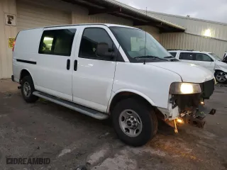 2019 GMC Savana Cargo Van with VIN 1GTW7AFG6K1314555, listed as a Copart auction lot 84902994 with 258,571 mi miles and Salvage Title. Bid and sale history available at carsss.com. Image 4.