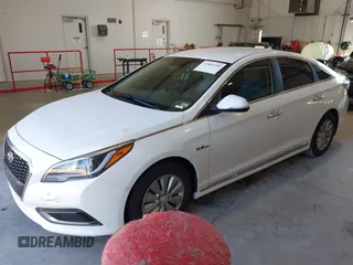 2016 Hyundai Sonata Hybrid SE with VIN KMHE24L15GA009241, listed as a IAAI auction lot 42083395 with 127,068 mi miles. Bid and sale history available at carsss.com. Image 17.