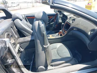 2003 Mercedes-Benz SL 500 z VIN WDBSK75F73F013272, wystawiony jako IAAI lot #42428315 z przebiegiem Nie podano mil oraz . Historia ofert i sprzedaży dostępna na DreamBid. Obrazek 5.