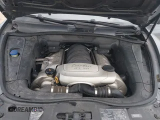 2005 Porsche Cayenne Turbo z VIN WP1AC29P25LA90019, wystawiony jako IAAI lot #42295764 z przebiegiem 164 927 mil mil oraz . Historia ofert i sprzedaży dostępna na DreamBid. Obrazek 10.