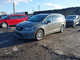 2022 Chrysler Pacifica Touring L with VIN 2C4RC1BG3NR117213, listed as a IAAI auction lot 41542680 with NaN miles. Bid and sale history available at carsss.com. Image 18.