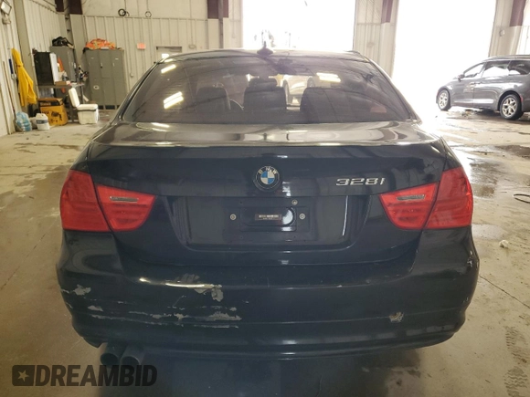 2011 BMW 3 Series 328i xDrive z VIN WBAPK7C59BF087113, wystawiony jako Copart lot #59184715 z przebiegiem Nie podano mil oraz Czysty tytuł • Clean title. Historia ofert i sprzedaży dostępna na DreamBid. Obrazek 6.