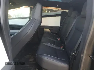 2024 Tesla Cybertruck z VIN 7G2CEHED6RA003275, wystawiony jako Copart lot #89005955 z przebiegiem 10 456 mil mil oraz Szkoda całkowita • Salvage title. Historia ofert i sprzedaży dostępna na DreamBid. Obrazek 10.