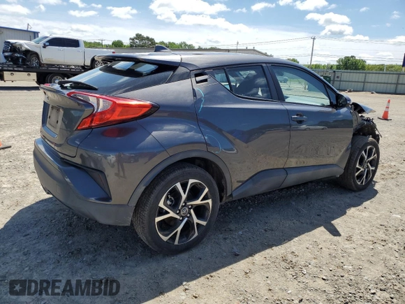 2018 Toyota C-HR XLE z VIN NMTKHMBXXJR046516, wystawiony jako Copart lot #53486395 z przebiegiem 95 741 mil mil oraz Czysty tytuł • Clean title. Historia ofert i sprzedaży dostępna na DreamBid. Obrazek 3.