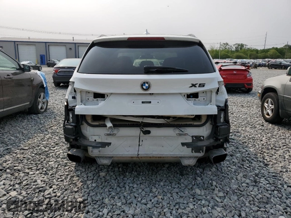 2015 BMW X5 xDrive50i z VIN 5UXKR6C5XF0J77462, wystawiony jako Copart lot #58912895 z przebiegiem 100 086 mil mil oraz Czysty tytuł • Clean title. Historia ofert i sprzedaży dostępna na DreamBid. Obrazek 6.