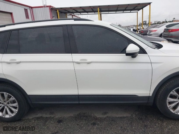 2019 Volkswagen Tiguan S with VIN 3VV1B7AX7KM018189, listed as a IAAI auction lot 41741924 with 61,740 mi miles. Bid and sale history available at carsss.com. Image 13.