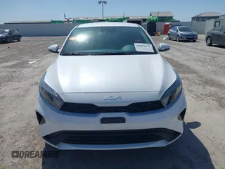 2022 Kia Forte LXS z VIN 3KPF24AD2NE425621, wystawiony jako IAAI lot #41865432 z przebiegiem 14 245 mil mil oraz . Historia ofert i sprzedaży dostępna na DreamBid. Obrazek 12.