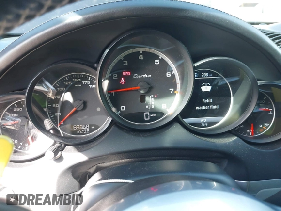 2015 Porsche Cayenne Turbo z VIN WP1AC2A2XFLA80727, wystawiony jako IAAI lot #42031257 z przebiegiem 83 368 mil mil oraz . Historia ofert i sprzedaży dostępna na DreamBid. Obrazek 7.