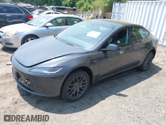 2025 Tesla Model 3 Long Range z VIN 5YJ3E1EBXSF890929, wystawiony jako IAAI lot #42452359 z przebiegiem 2 469 mil mil oraz . Historia ofert i sprzedaży dostępna na DreamBid. Obrazek 19.