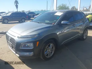 2020 Hyundai Kona SE with VIN KM8K1CAA0LU483447, listed as a IAAI auction lot 41866272 with 89,708 mi miles and . Bid and sale history available at carsss.com. Image 2.