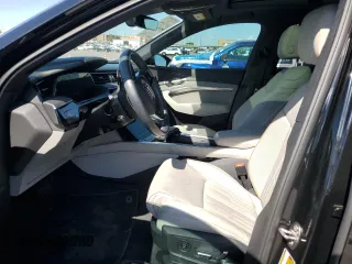2024 Audi Q8 e-tron z VIN WA16AAGEXRB018273, wystawiony jako Copart lot #69306484 z przebiegiem 23 369 mil mil oraz Szkody całkowita. Historia ofert i sprzedaży dostępna na DreamBid. Obrazek 7.