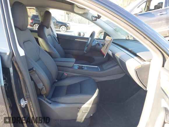 2024 Tesla Model Y Long Range with VIN 7SAYGDEE7RF199673, listed as a IAAI auction lot 41263305 with 3,137 mi miles and . Bid and sale history available at DreamBid. Image 5.