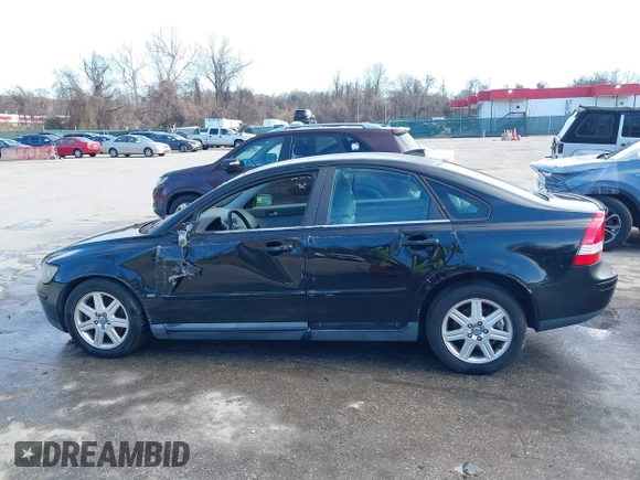 2006 Volvo S40 2.4L with VIN YV1MS382862160847, listed as a IAAI auction lot 41755812 with 163,594 mi miles. Bid and sale history available at carsss.com. Image 14.