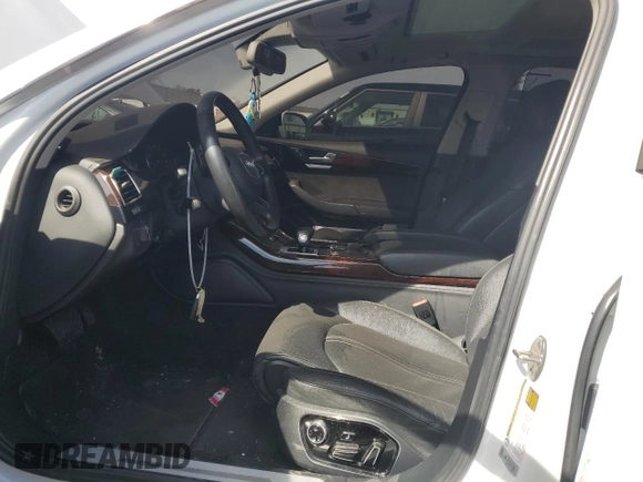 2014 Audi A8 3.0T z VIN WAURGAFD5EN007438, wystawiony jako Copart lot #47979945 z przebiegiem 147 236 mil mil oraz Szkody całkowita. Historia ofert i sprzedaży dostępna na DreamBid. Obrazek 7.