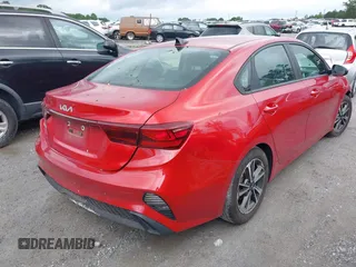 2023 Kia Forte LXS z VIN 3KPF24AD8PE582105, wystawiony jako IAAI lot #42366608 z przebiegiem 61 455 mil mil oraz . Historia ofert i sprzedaży dostępna na DreamBid. Obrazek 4.
