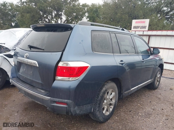 2011 Toyota Highlander with VIN 5TDZK3EH8BS028548, listed as a IAAI auction lot 41346300 with 198,043 mi miles. Bid and sale history available at carsss.com. Image 4.
