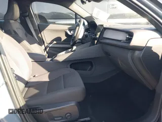 2022 Polestar 2 z VIN LPSED3KA4NL080645, wystawiony jako IAAI lot #41632134 z przebiegiem 18 167 mil mil oraz . Historia ofert i sprzedaży dostępna na DreamBid. Obrazek 5.