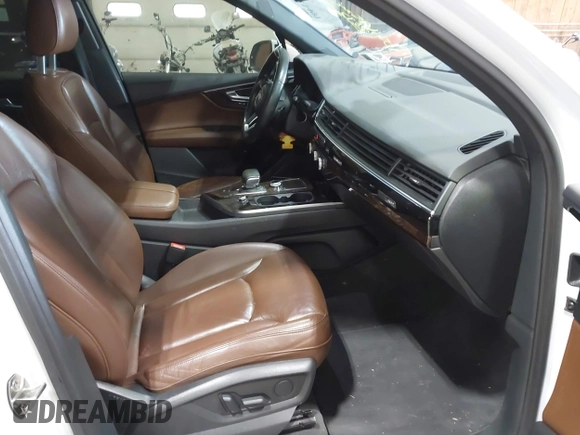 2017 Audi Q7 Premium Plus z VIN WA1LAAF76HD044846, wystawiony jako IAAI lot #42213407 z przebiegiem 105 695 mil mil oraz . Historia ofert i sprzedaży dostępna na DreamBid. Obrazek 5.
