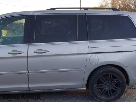 2006 Honda Odyssey Touring z VIN 5FNRL38856B098897, wystawiony jako IAAI lot #41251740 z przebiegiem 258 408 mil mil oraz . Historia ofert i sprzedaży dostępna na DreamBid. Obrazek 6.