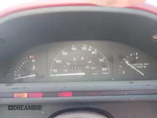 1993 Ford Tempo z VIN 1FAPP36X7PK153107, wystawiony jako IAAI lot #41867198 z przebiegiem 9377 mil mil oraz . Historia ofert i sprzedaży dostępna na DreamBid. Obrazek 7.