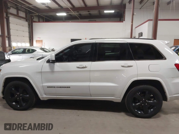 2015 Jeep Grand Cherokee Laredo with VIN 1C4RJFAG4FC747532, listed as a IAAI auction lot 41764541 with 196,385 mi miles. Bid and sale history available at carsss.com. Image 14.