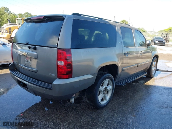 2007 Chevrolet Suburban LTZ with VIN 3GNFC16087G242868, listed as a IAAI auction lot 41872386 with 203,525 mi miles. Bid and sale history available at carsss.com. Image 4.