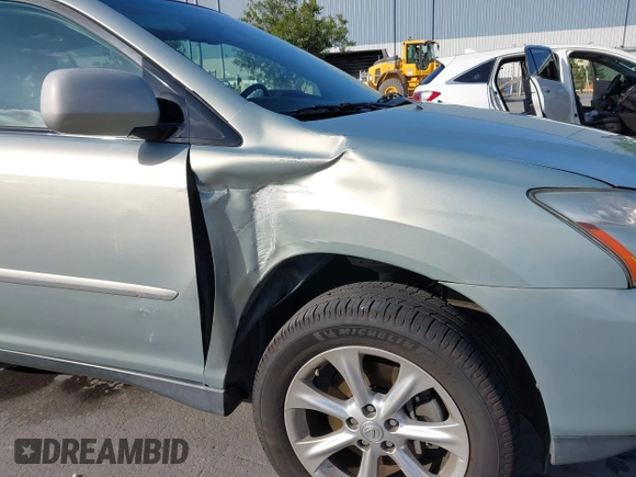 2008 Lexus RX with VIN 2T2HK31U68C090638, listed as a IAAI auction lot 42136578 with 97,610 mi miles. Bid and sale history available at carsss.com. Image 6.