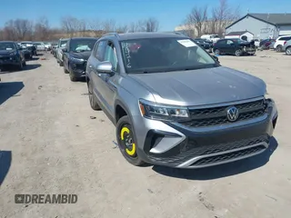 2022 Volkswagen Taos SE z VIN 3VVRX7B24NM084288, wystawiony jako IAAI lot #41886891 z przebiegiem 67 690 mil mil oraz . Historia ofert i sprzedaży dostępna na DreamBid. Obrazek 1.
