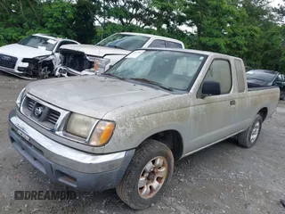 1998 Nissan Frontier XE z VIN 1N6DD26S6WC353583, wystawiony jako IAAI lot #42253701 z przebiegiem Nie podano mil oraz . Historia ofert i sprzedaży dostępna na DreamBid. Obrazek 2.
