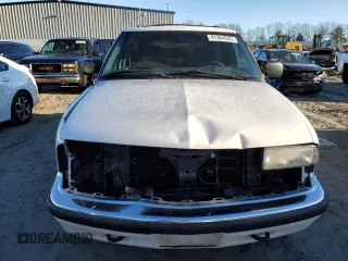 2000 Chevrolet Blazer LS with VIN 1GNCT18W8YK285881, listed as a Copart auction lot 41364325 with 277,029 mi miles and Salvage title. Bid and sale history available at DreamBid. Image 5.