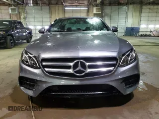 2018 Mercedes-Benz E 300 z VIN WDDZF4KB8JA313472, wystawiony jako Copart lot #53959155 z przebiegiem Nie podano mil oraz Czysty tytuł • Clean title. Historia ofert i sprzedaży dostępna na DreamBid. Obrazek 5.