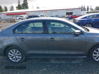 2011 Volkswagen Jetta SE z VIN 3VWDZ7AJXBM356668, wystawiony jako IAAI lot #42294221 z przebiegiem 199 605 mil mil oraz . Historia ofert i sprzedaży dostępna na DreamBid. Obrazek 13.