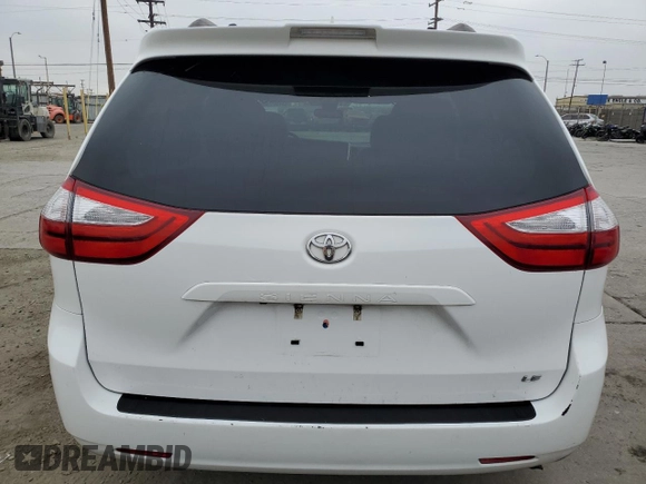 2019 Toyota Sienna LE Auto Access Seat z VIN 5TDKZ3DC2KS004815, wystawiony jako Copart lot #63492255 z przebiegiem 131 212 mil mil oraz Szkoda całkowita • Salvage title. Historia ofert i sprzedaży dostępna na DreamBid. Obrazek 6.