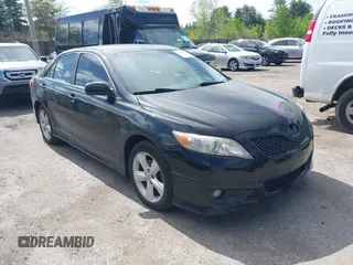 2011 Toyota Camry LE z VIN 4T1BF3EK0BU676801, wystawiony jako IAAI lot #42290335 z przebiegiem 170 653 mil mil oraz . Historia ofert i sprzedaży dostępna na DreamBid. Obrazek 1.