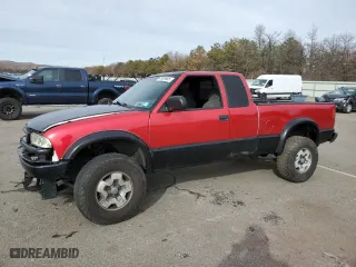 2002 Chevrolet S-10 LS with VIN 1GCCT19W528148246, listed as a Copart auction lot 45929905 with 151,017 mi miles and Salvage Title. Bid and sale history available at carsss.com. Image 1.
