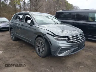 2024 Volkswagen Tiguan Wolfsburg Edition with VIN 3VV5B7AX4RM230768, listed as a IAAI auction lot 41633709 with 107 mi miles and . Bid and sale history available at DreamBid. Image 1.