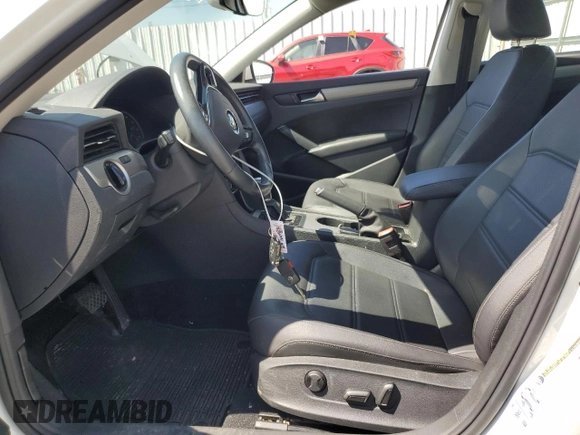 2020 Volkswagen Passat SE z VIN 1VWSA7A38LC025493, wystawiony jako Copart lot #60131125 z przebiegiem 45 060 mil mil oraz Szkoda całkowita • Salvage title. Historia ofert i sprzedaży dostępna na DreamBid. Obrazek 7.
